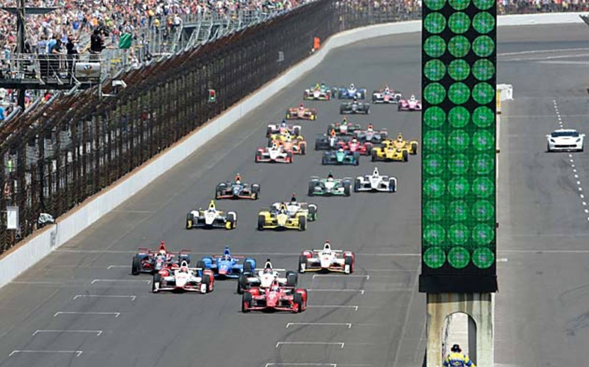 Indy-500-action-AP-AJ-Mast.jpg